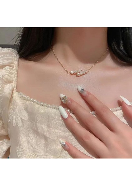 Işıltılı Incili Kolye ile Göz Alıcı Görünüm