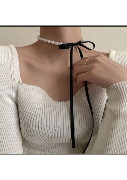 Incili Fiyonik Kolye: Şıklığı ve Zarafeti Bir Arada Sunar