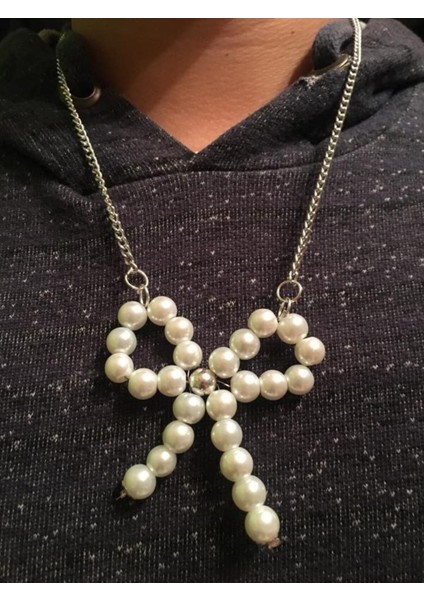 Şıklığınızı Tamamlayacak Fiyonk Model Kadın Kolye