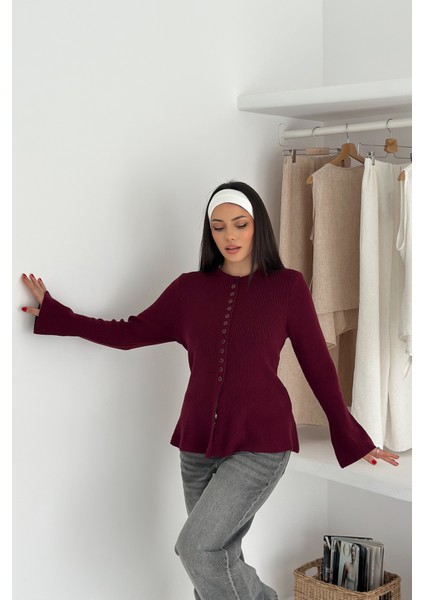Kadın Volanlı 12 Düğmeli Premium Triko Hırka – Zarif & Yumuşak Dokulu fiyatları