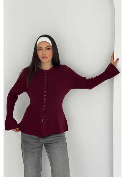 Kadın Volanlı 12 Düğmeli Premium Triko Hırka – Zarif & Yumuşak Dokulu modelleri
