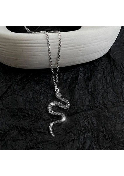 Zarif Yılan Figürlü Kolye ile Şıklığınızı Tamamlayın modelleri