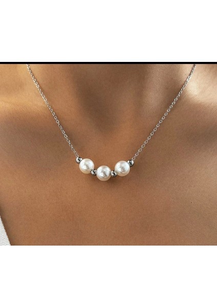 Zarif Boncuk Detaylı Kadın Kolye ile Şıklığı Yakalayın