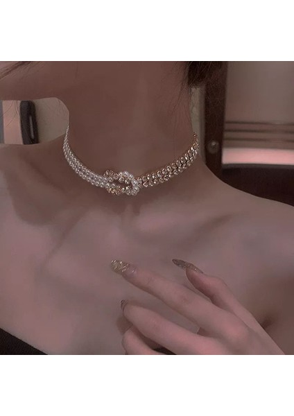 Şıklığınızı Tamamlayacak Incili Taşlı Kolye