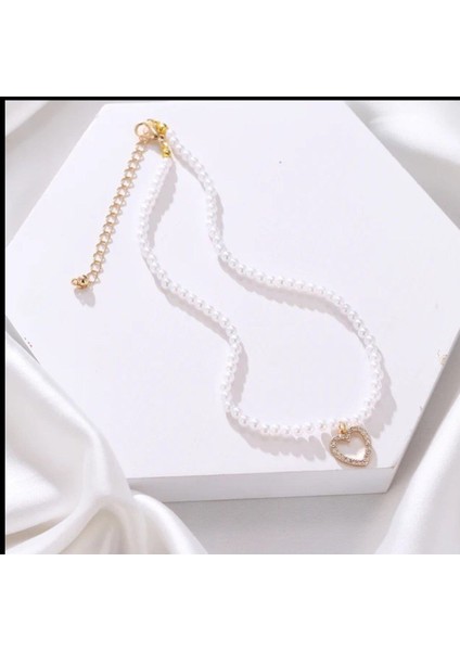 Şıklığınızı Tamamlayan Taşlı Kalp Modeli Inci Kolye