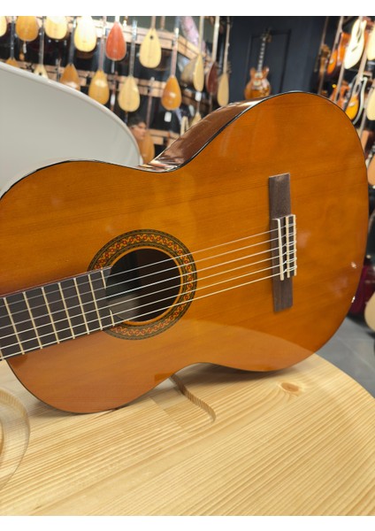 C40 Klasik Gitar Naylon Tellerle Parlak Doğal Renk 25.56 İnç Uzunluk modelleri