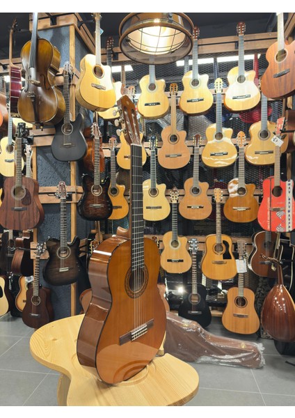 C40 Klasik Gitar Naylon Tellerle Parlak Doğal Renk 25.56 İnç Uzunluk