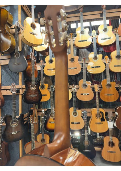 C40 Klasik Gitar Naylon Tellerle Parlak Doğal Renk 25.56 İnç Uzunluk