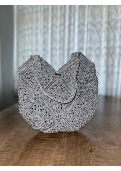 Kadın Gümüş Motifli Askılı Simli El Örgüsü Omuz El Omuz Çantası En 31 cm Boy 28 cm Derinlik 2 cm
