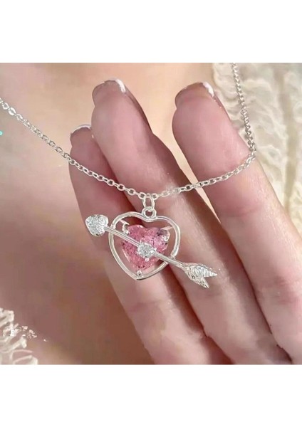 Şıklığı ve Zarafeti Bir Arada Sunan Taşlı Kolye