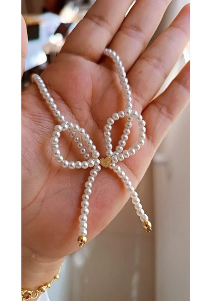 Şıklığın Incisi: Zarif Fiyonk Model Kadın Kolye