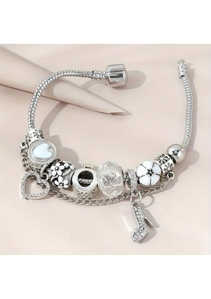 Pandora Tarz , Stiletto Şık Sevgi Temalı Charmlı Bileklik, Ahşap Kutu Içerisinde fırsatları