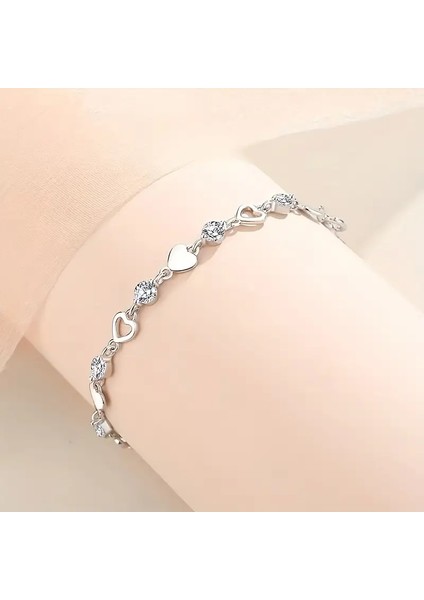 Pandora Tarz , Zirkon Taş Kalp Işlemeli Bileklik, Ahşap Kutu Içerisinde fırsatları