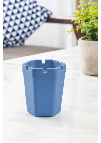 Beyaz Plastik Küllük, Şık ve Hafif, Temiz Kullanım Için Uygun