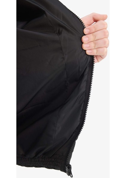 Erkek Çocuk Su Geçirmez Kapüşonlu Fermuarlı Şişme Yelek E7497A825AU