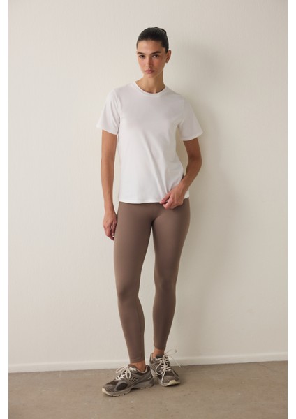 Kırık Beyaz Basic Bisiklet Yaka Tişört fırsatları