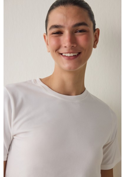 Kırık Beyaz Basic Bisiklet Yaka Tişört modelleri