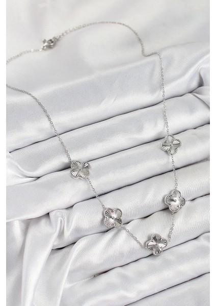 Pirinç Vıp Yonca Model Gümüş Renk Kadın Kolye fiyatları