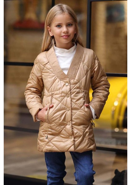 Kız Çocuk Yakası Şerit ve Üzeri Kare Dikiş Detaylı Cepli Çıtçıt Düğme Şişme Krem Mont