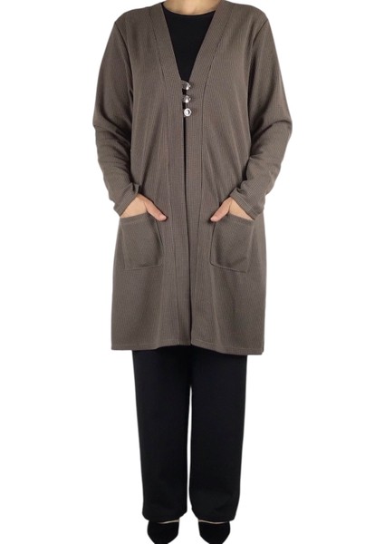 Kadın Önü Üç Düğmeli Mevsimlik Cepli Hırka