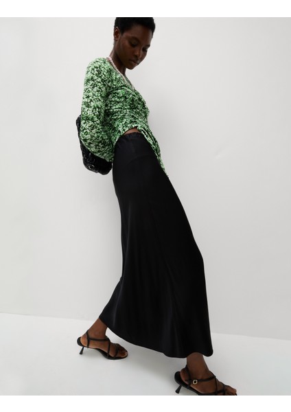 Büzgü Detaylı Desenli Bluz