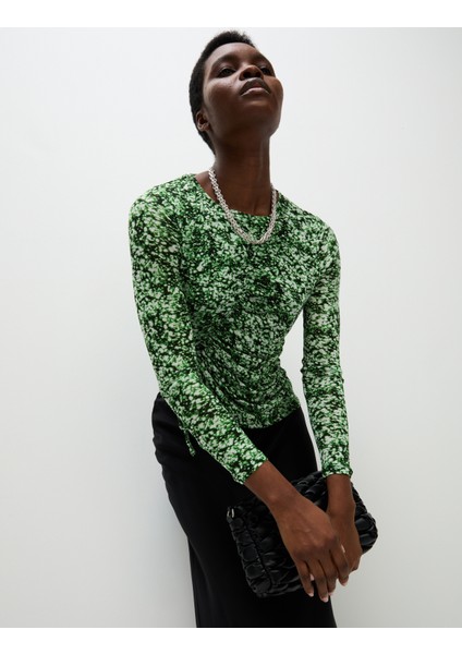 Büzgü Detaylı Desenli Bluz