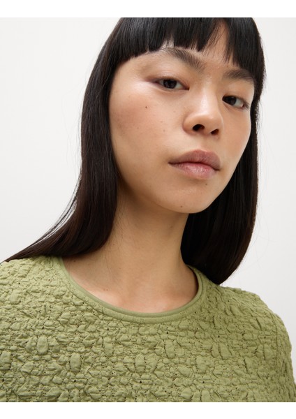 Pamuklu Dokulu Kısa Kollu T-shirt