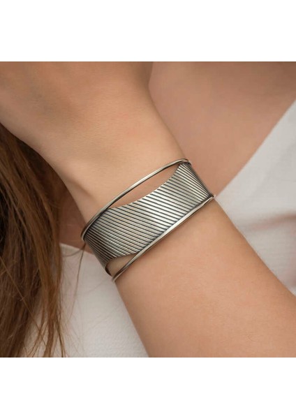 925 Ayar Gümüş Eskitme Desenli Bilezik T6121 fırsatları