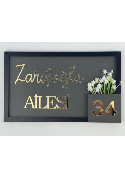 Kişiye Özel Gri Ahşap Çerçeveli Aile Ismi ve Kapı Numarası Tabelası – Dekoratif Kapı Süsü