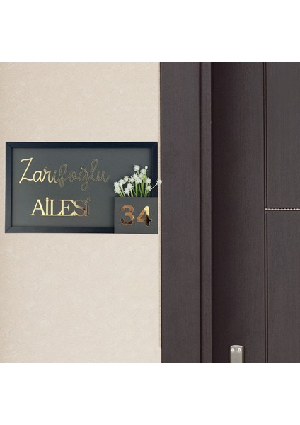 Kişiye Özel Gri Ahşap Çerçeveli Aile Ismi ve Kapı Numarası Tabelası – Dekoratif Kapı Süsü fiyatları