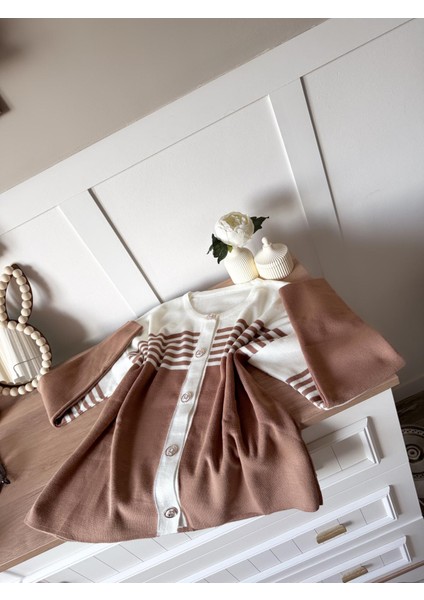 Çizgi Desenli Düğmeli Kahverengi Bej Triko Hırka fiyatları