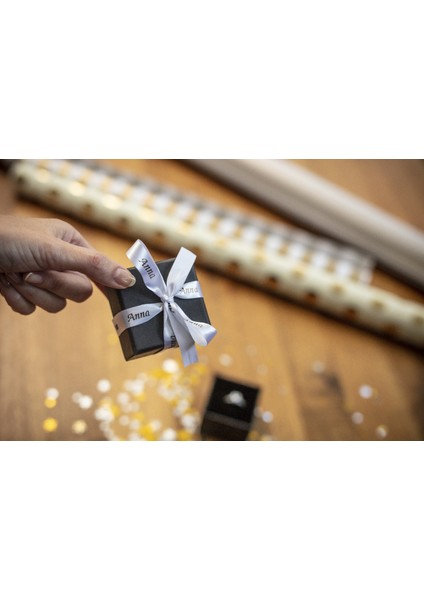 Beyaz Zemin Üzerine Siyah Yazılı Kurdele Şerit fiyatları