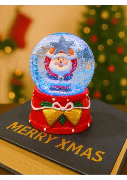 Yeni Yılın En Güzel Hediyesi 2026 Yılbaşı Yıldız Tutan Noel Baba Temalı LED Işıklı 9 cm Kar Küresi