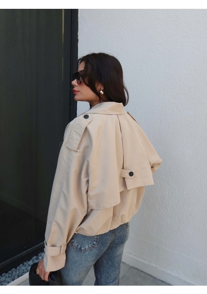 Kruvaze Yaka Düğmeli Kısa Trench indirimleri