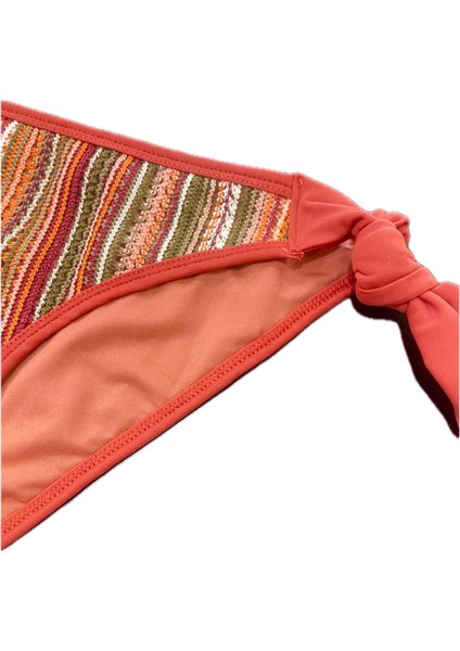 Dokulu ve Dantelli Çok Renkli Bikini Takım