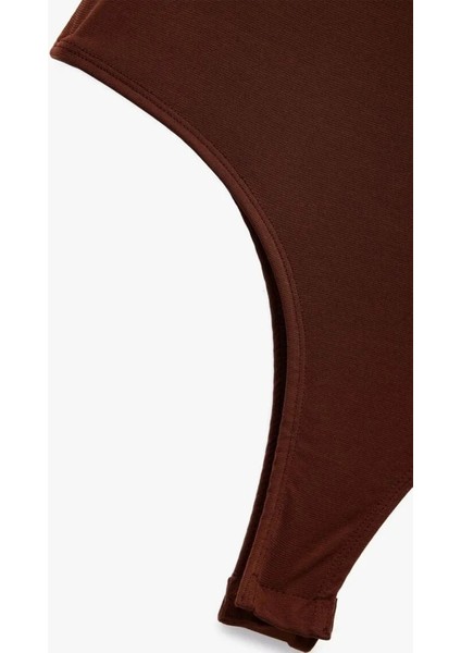 Metal Aksesuarlı Boyundan Çapraz Askılı Kolsuz Çıtçıtlı Body 6WAL30042IK indirimleri