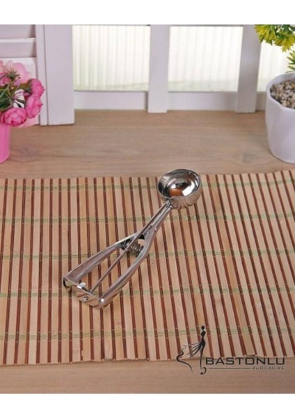 Bej Metal Çek Bırak Dondurma Kepçesi, Pratik ve Şık Mutfak Gereci