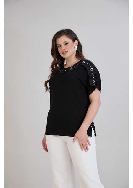 Kadın Siyah Taş Çiçek Detaylı Şık Kısa Kollu Büyük Beden Bluz