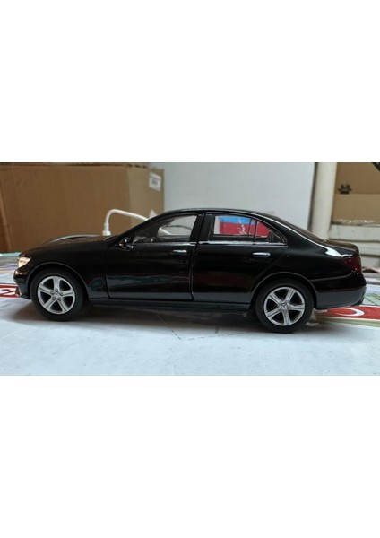 Oyuncak Metal Model Araba 1/36 Çek Bırak Mercedes Benz E Class Siyah fiyatları