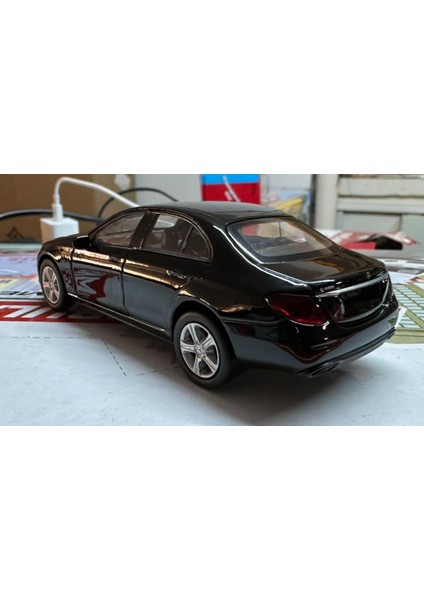 Oyuncak Metal Model Araba 1/36 Çek Bırak Mercedes Benz E Class Siyah modelleri