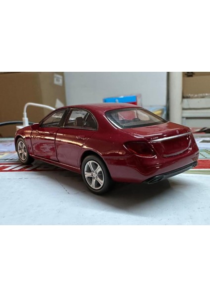 Oyuncak Metal Model Araba 1/36 Çek Bırak Mercedes Benz E Class Kırmızı modelleri