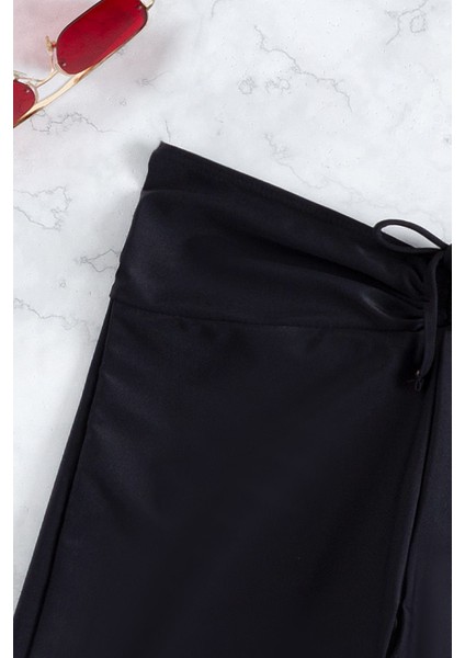 Kadın Siyah Önden Bağcıklı Deniz Şortu fırsatları