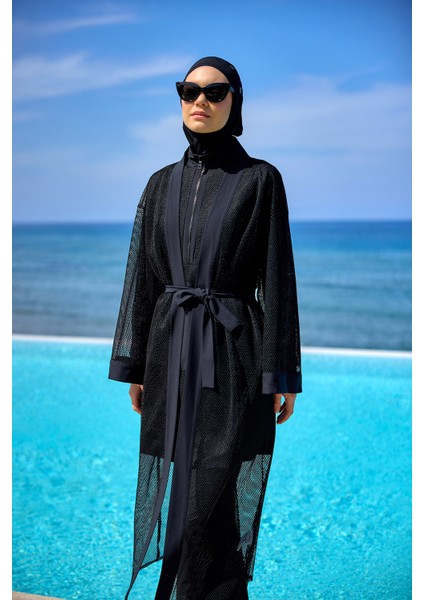 Siyah Tam Kapalı Mayo – Tül Detaylı, Cepli, Su Tahliyeli, 4 Parça Takım M2508-1