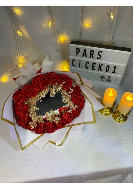 Aynalı Gül Buketi Aynali Buket Yapay Solmayan Gül Kırmızı Gül ve Cipso Detaylı