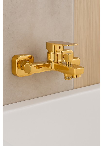 Gold Kare Banyo Bataryası Modern Şık Dayanıklı Altın Tasarım Banyo Duş Bataryası Küvet Bataryası fiyatları