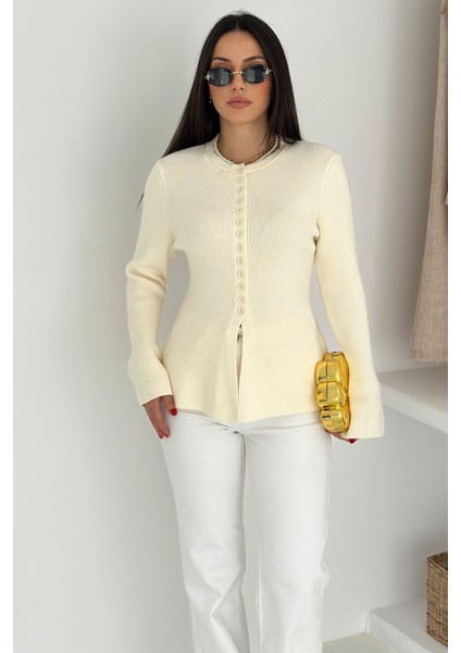 Kadın Volanlı 12 Düğmeli Premium Triko Hırka – Zarif & Yumuşak Dokulu modelleri