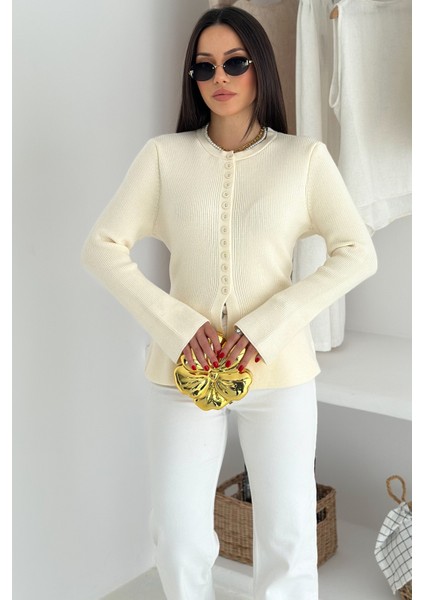 Kadın Volanlı 12 Düğmeli Premium Triko Hırka – Zarif & Yumuşak Dokulu fırsatları