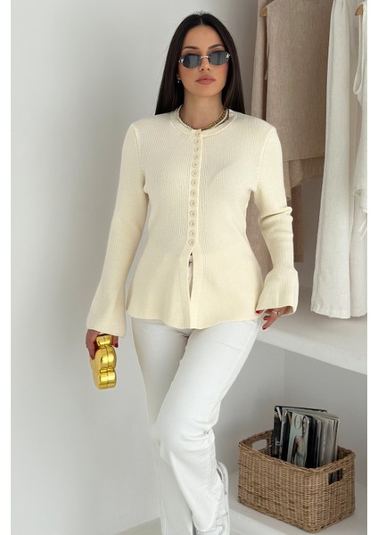 Kadın Volanlı 12 Düğmeli Premium Triko Hırka – Zarif & Yumuşak Dokulu indirimleri