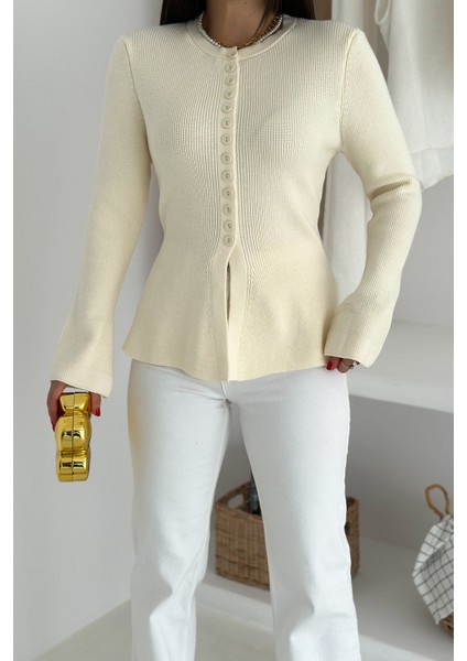 Kadın Volanlı 12 Düğmeli Premium Triko Hırka – Zarif & Yumuşak Dokulu