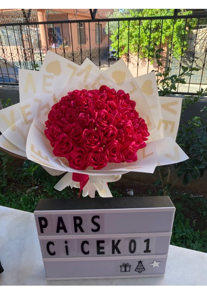 30’ Lu Yapay Kurdaleden Buket Yapay Cicek Pembe Love Detaylı Solmayan Gül Ömürlük Gül Buketi